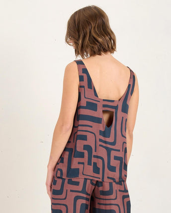 Flow Abstract Cut Out Tank