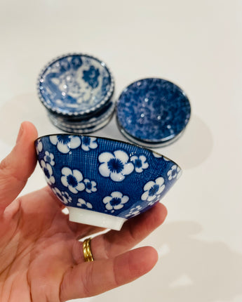 Blue Daisy Sauce Cup